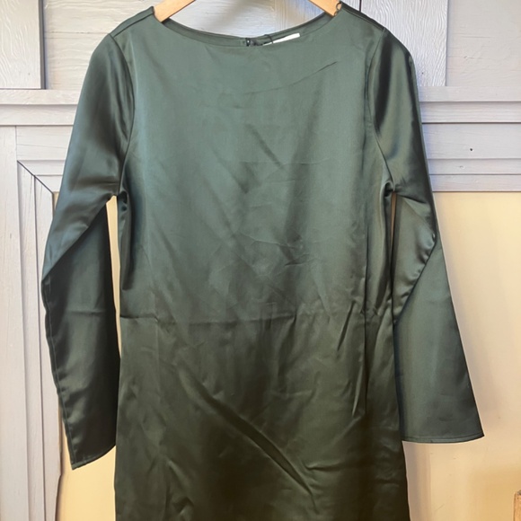 Klesis Elegant Green Satin Dress i - Picture 8 of 10